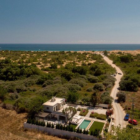 Villa Flamingo - 4 Bedrooms - Private Pool - Next To Renowned Issos Beach & Lake Korission Linia Exterior photo